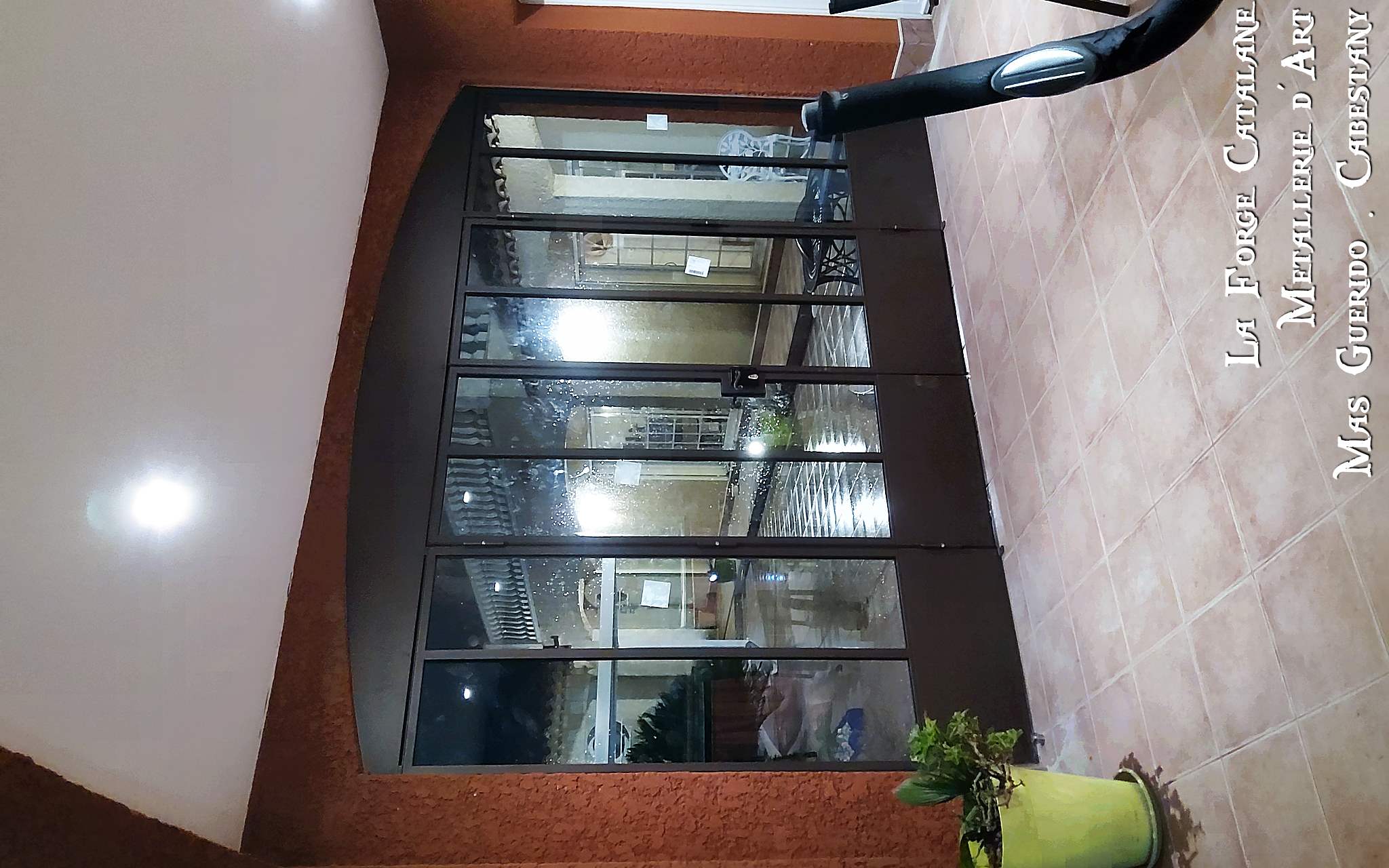 verriere cintre haut soubassement tole partie basse type ancien atelier forge catalane.jpg